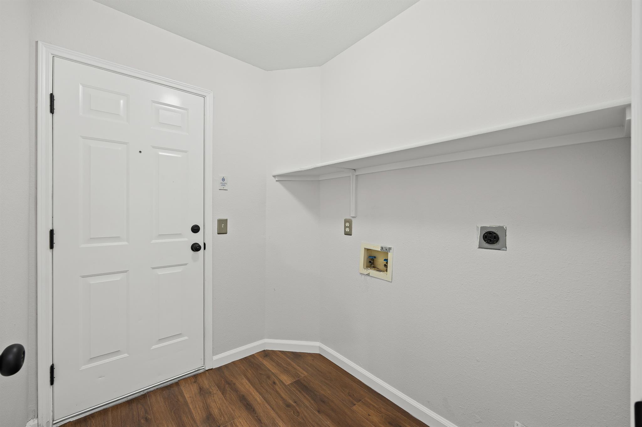 904 Honeysuckle Dr, Leander, TX 78641