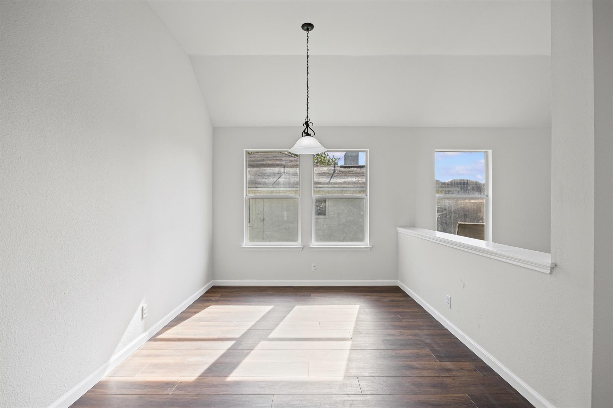 904 Honeysuckle Dr, Leander, TX 78641