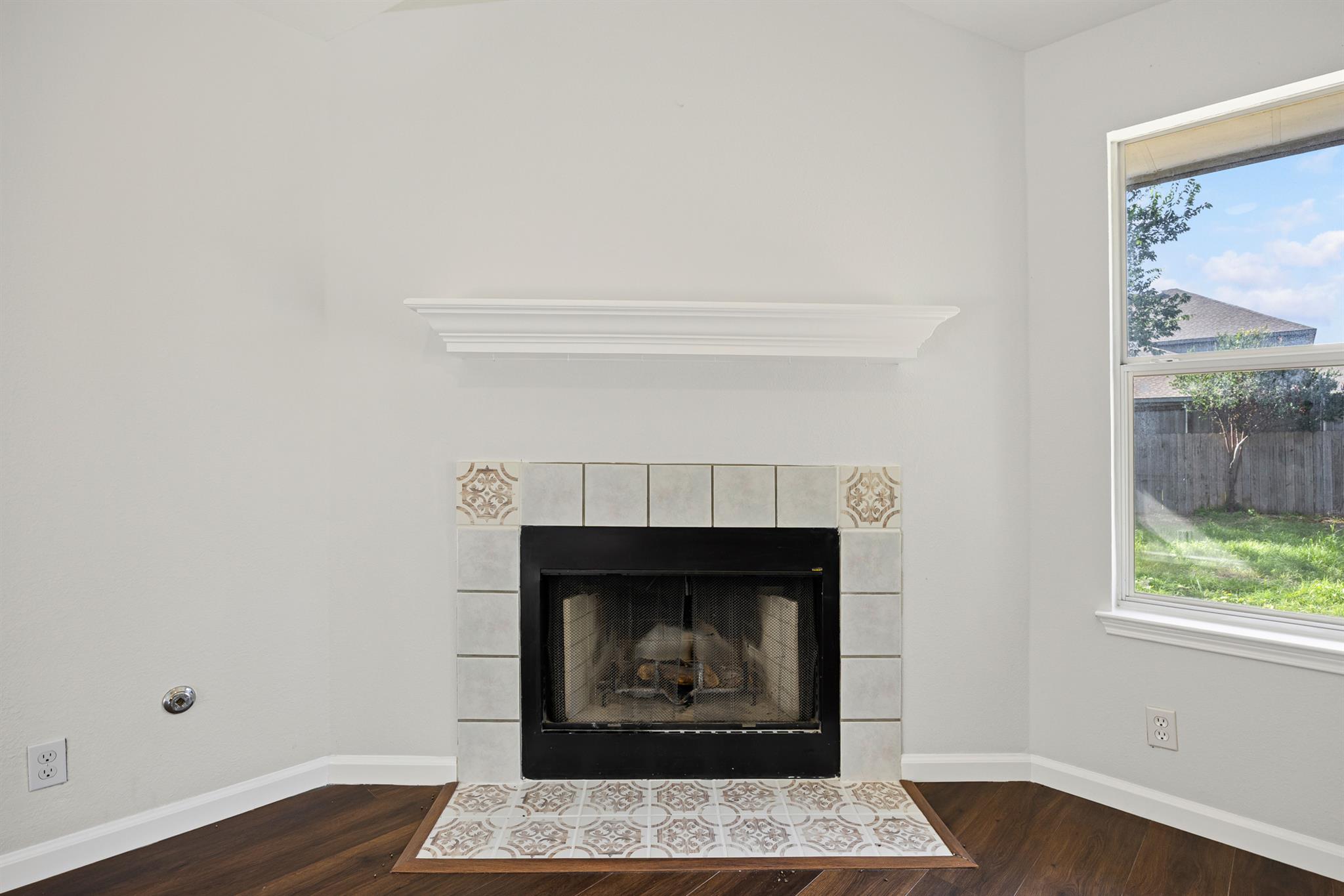 904 Honeysuckle Dr, Leander, TX 78641