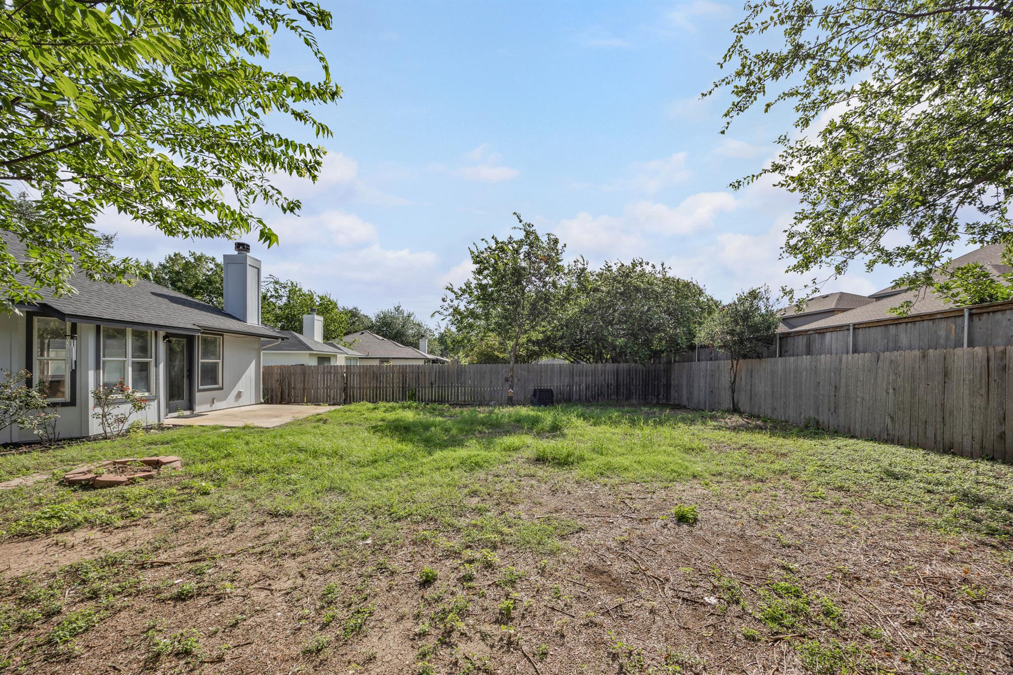 904 Honeysuckle Dr, Leander, TX 78641