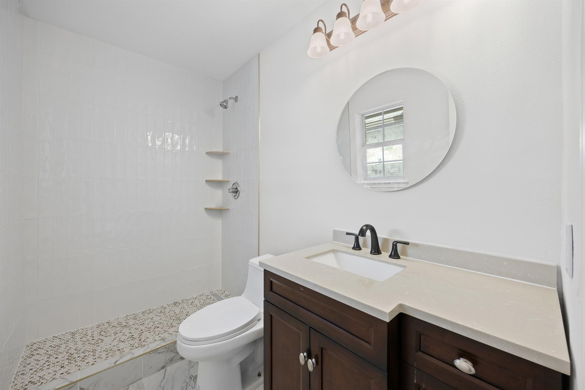 904 Honeysuckle Dr, Leander, TX 78641