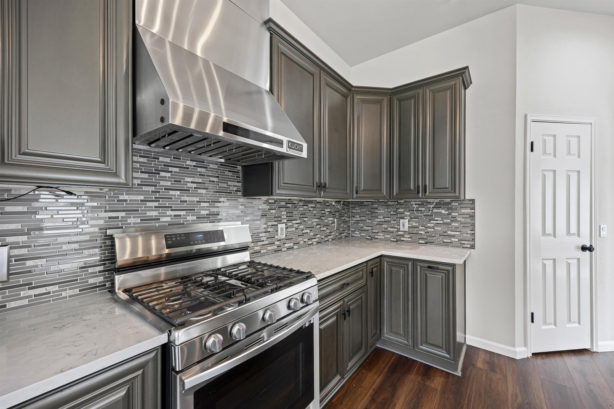904 Honeysuckle Dr, Leander, TX 78641
