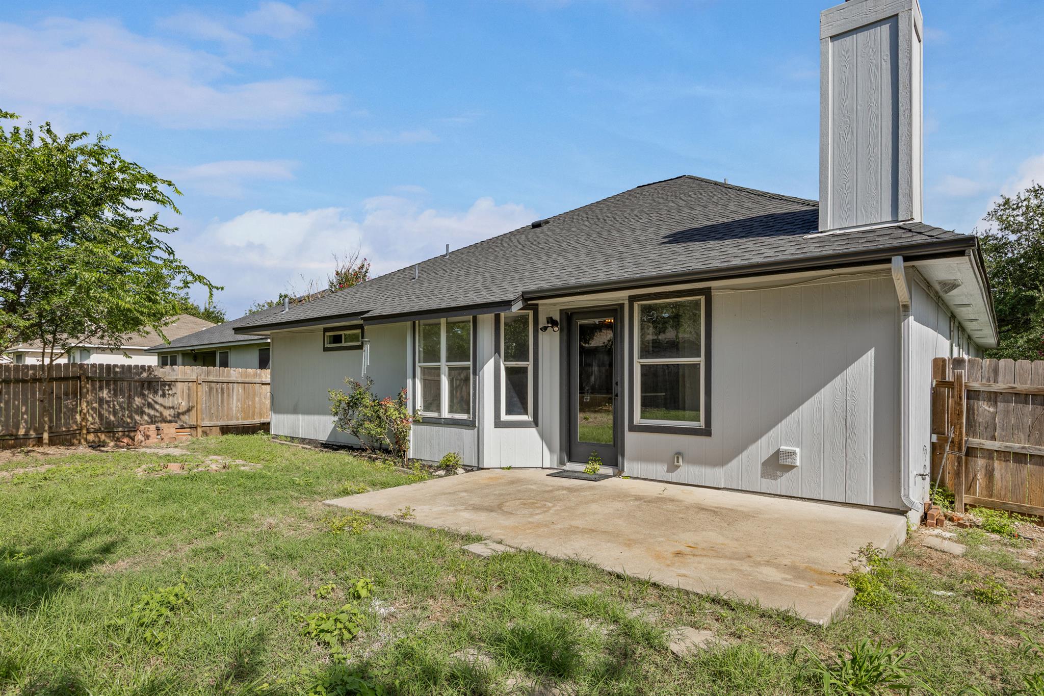 904 Honeysuckle Dr, Leander, TX 78641