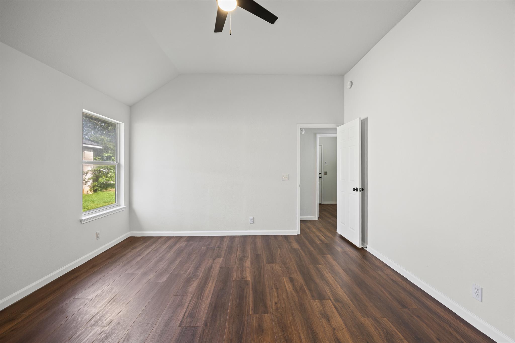 904 Honeysuckle Dr, Leander, TX 78641