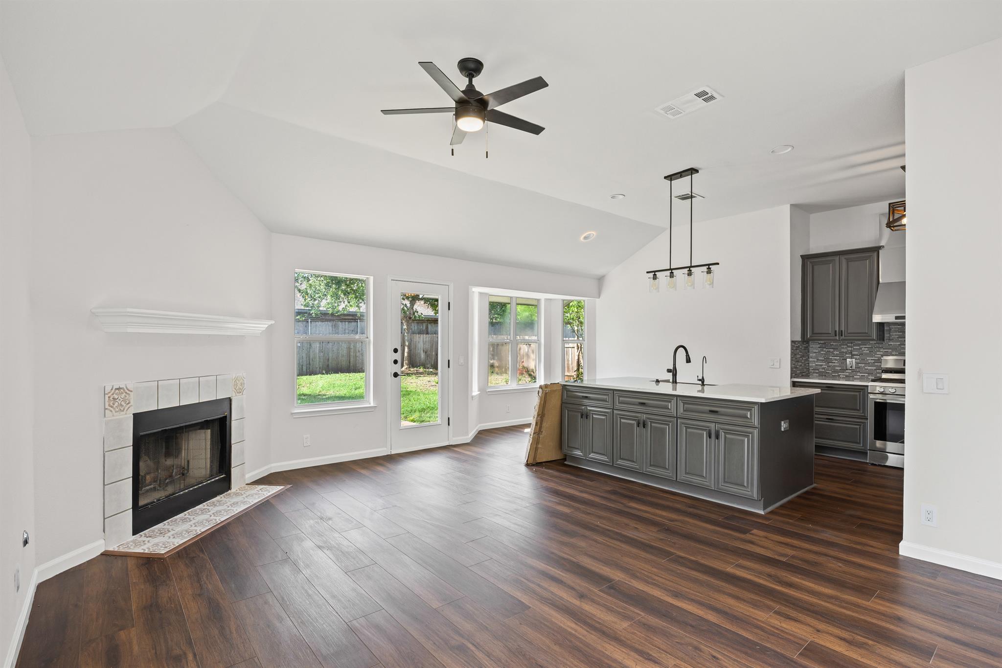 904 Honeysuckle Dr, Leander, TX 78641