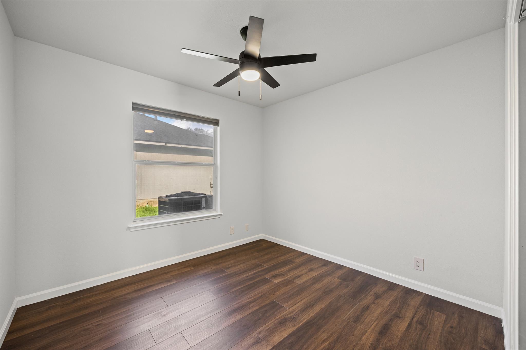 904 Honeysuckle Dr, Leander, TX 78641