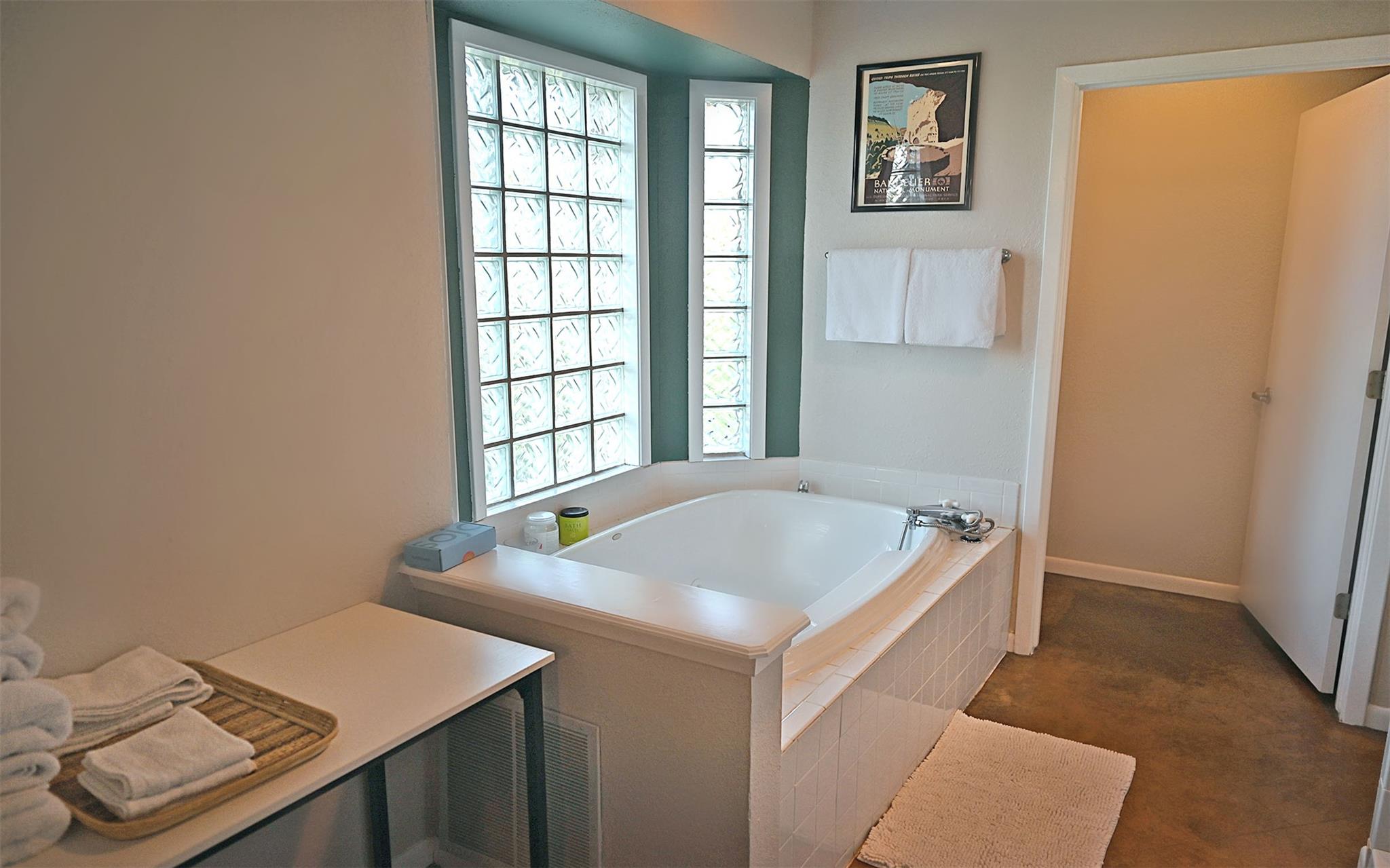 101 Stadium View Dr, Marble Falls, TX 78654