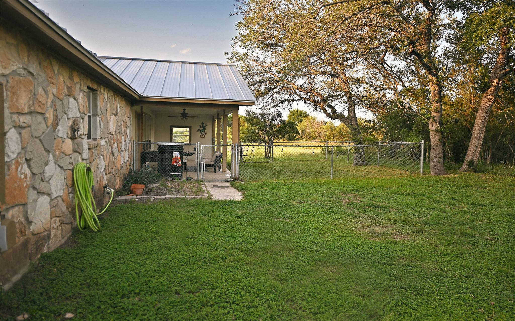 101 Stadium View Dr, Marble Falls, TX 78654