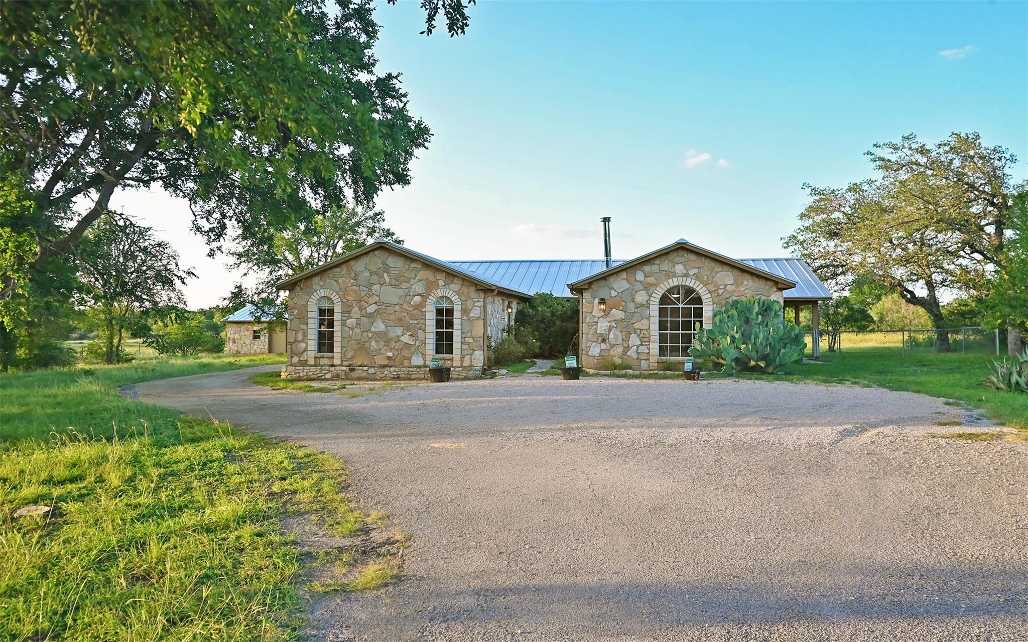 101 Stadium View Dr, Marble Falls, TX 78654