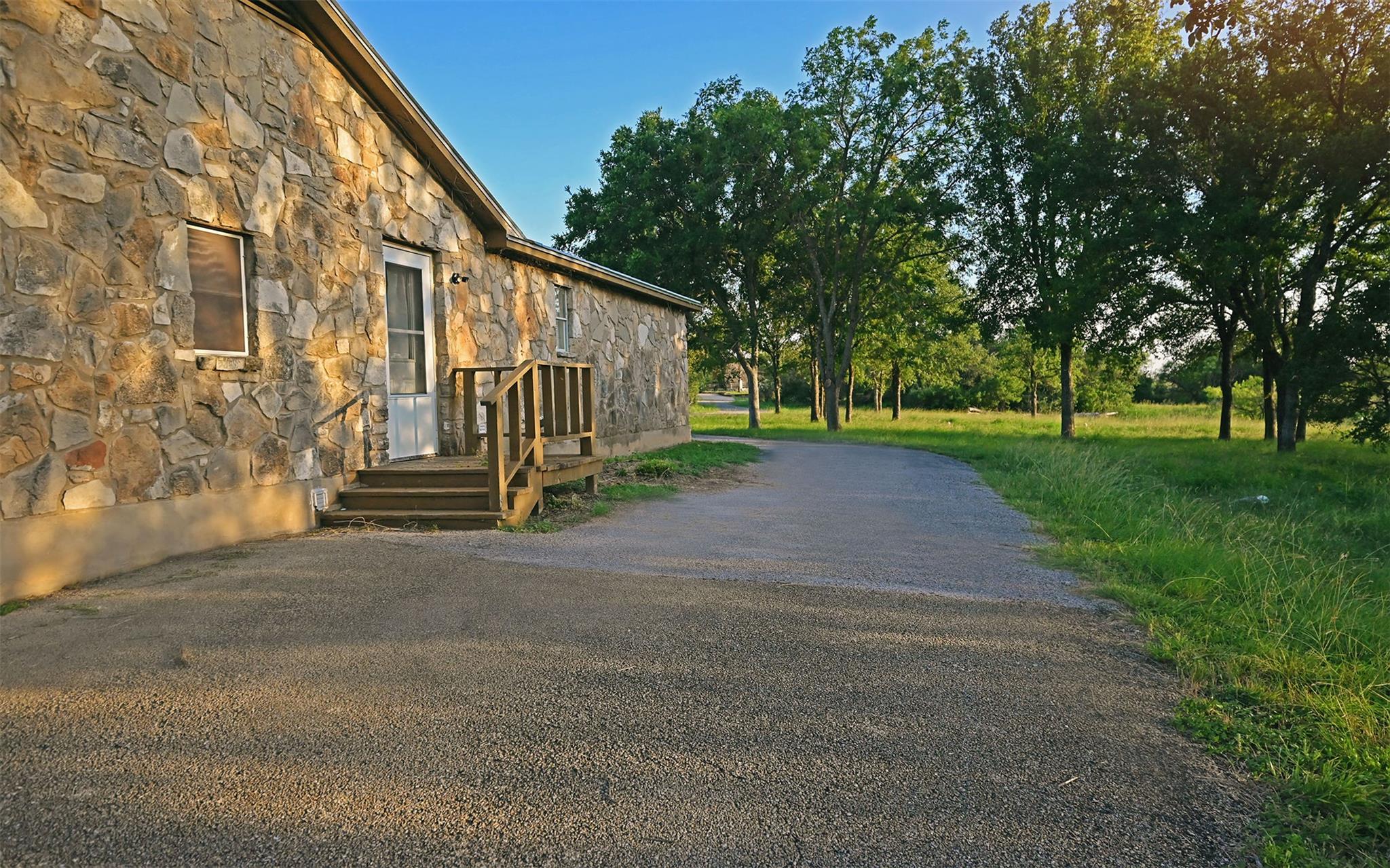 101 Stadium View Dr, Marble Falls, TX 78654