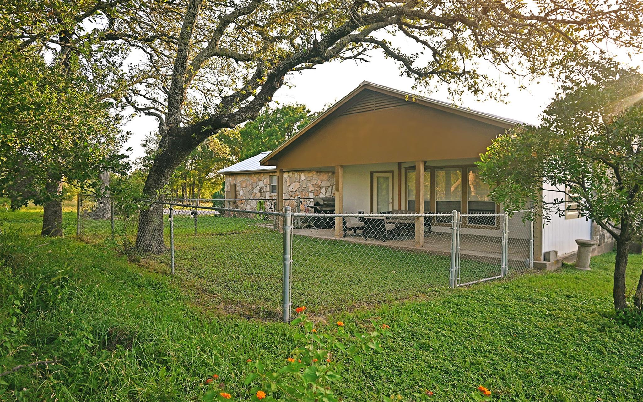 101 Stadium View Dr, Marble Falls, TX 78654