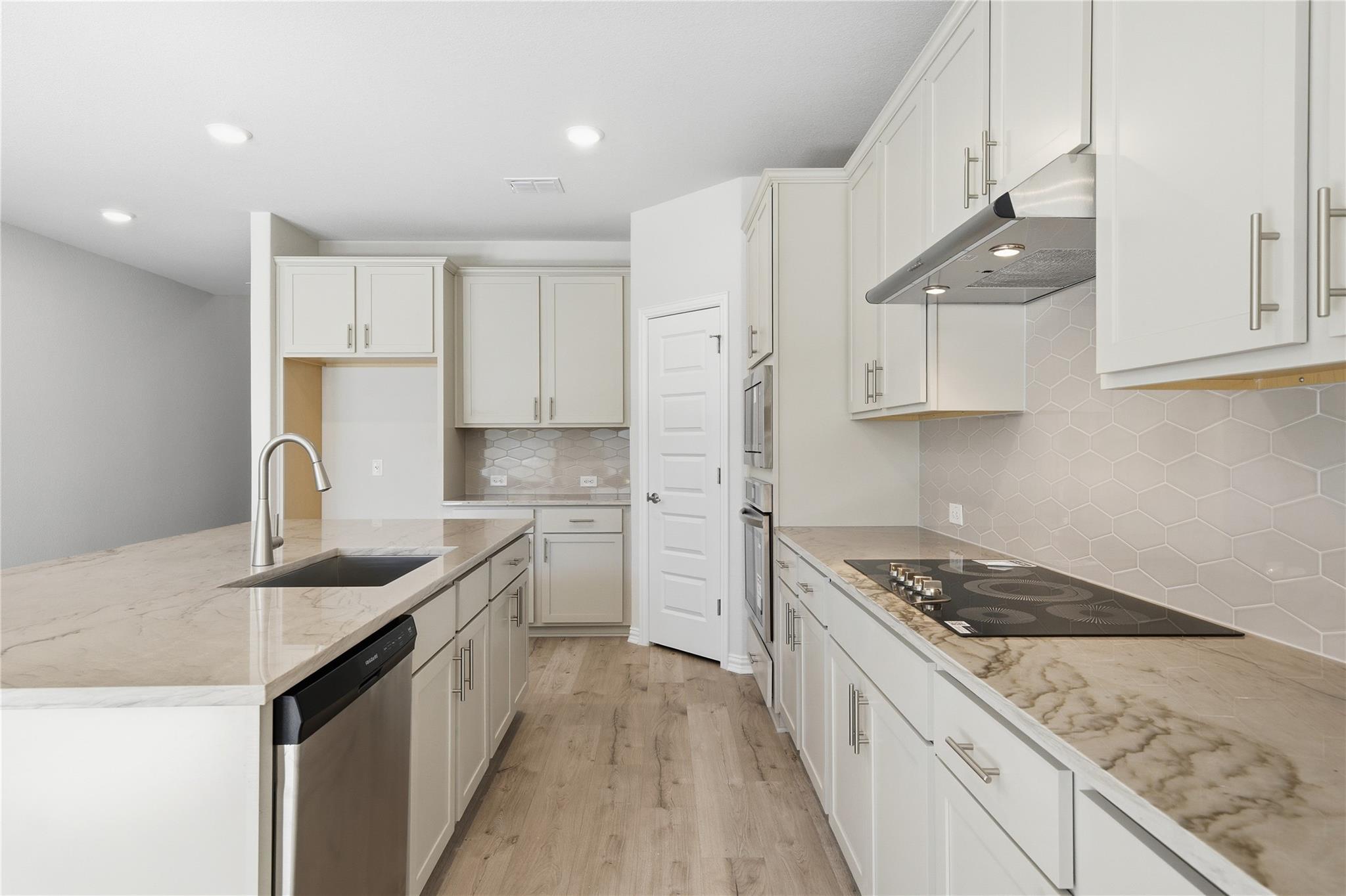 2413 Ambling Trl, Georgetown, TX 78628