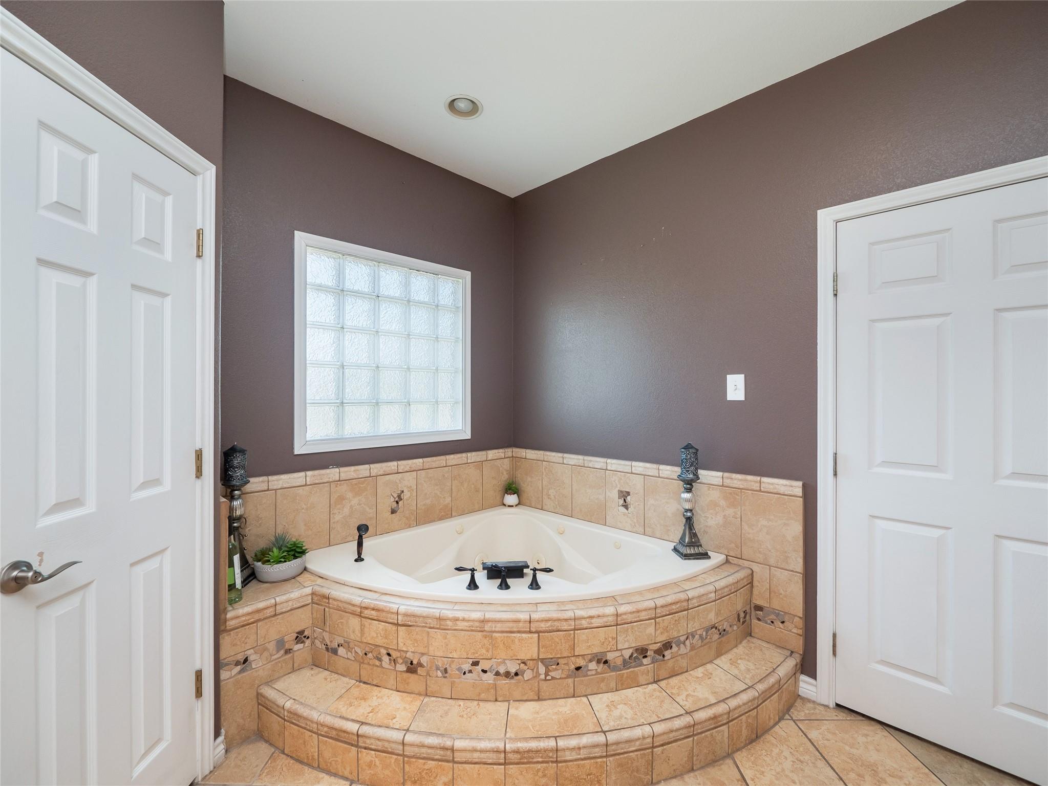 1474 Old McMahan Rd, Lockhart, TX 78644