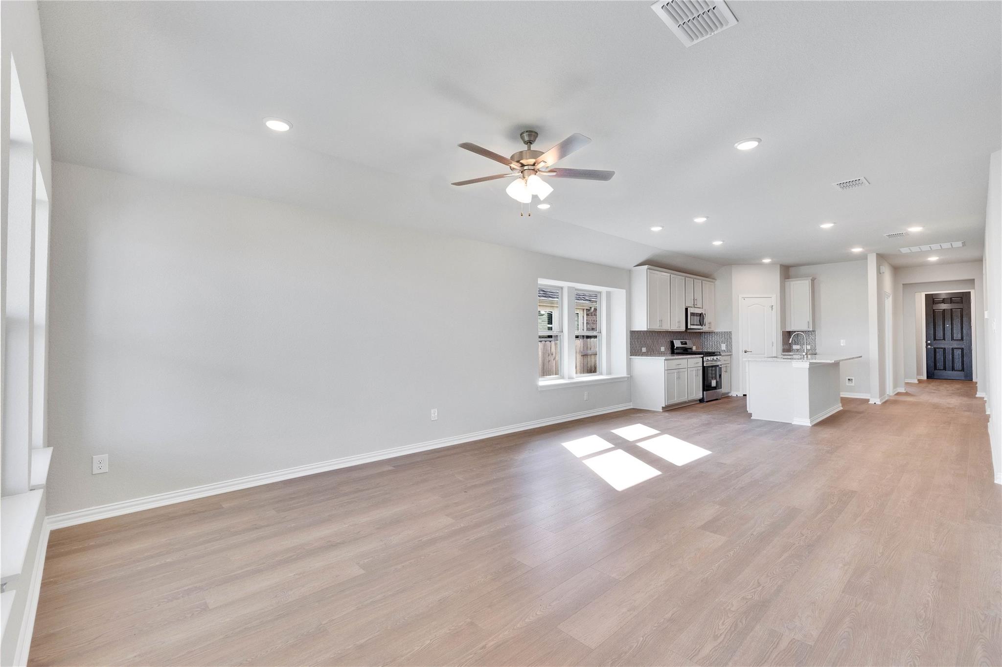 13709 Tucker Hedge Pass, Elgin, TX 78621