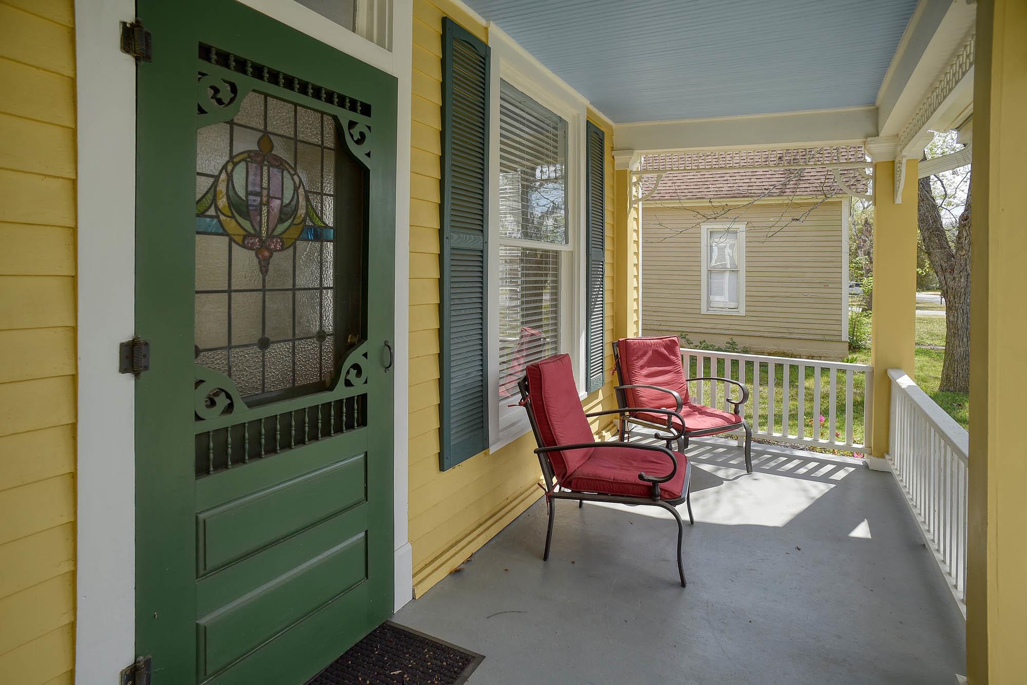 602 Mills St, Smithville, TX 78957