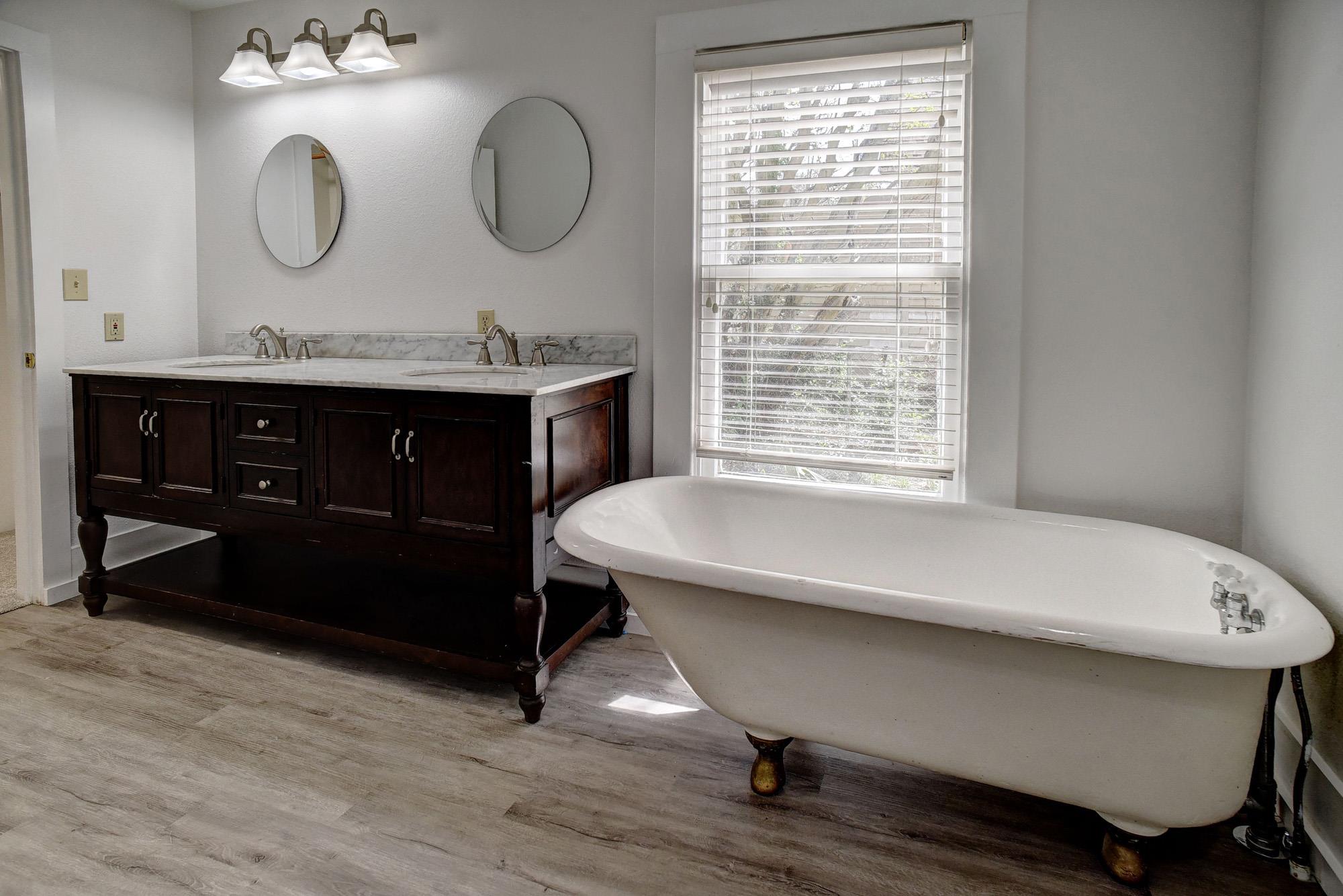 602 Mills St, Smithville, TX 78957