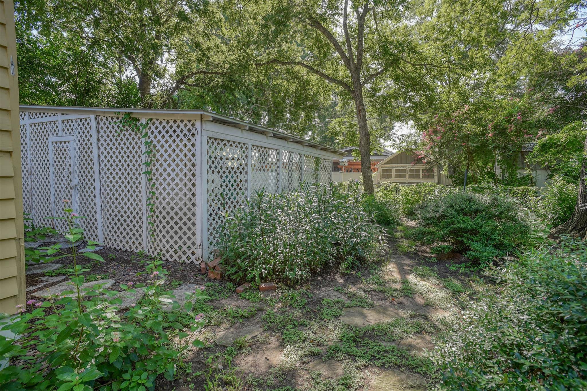 602 Mills St, Smithville, TX 78957