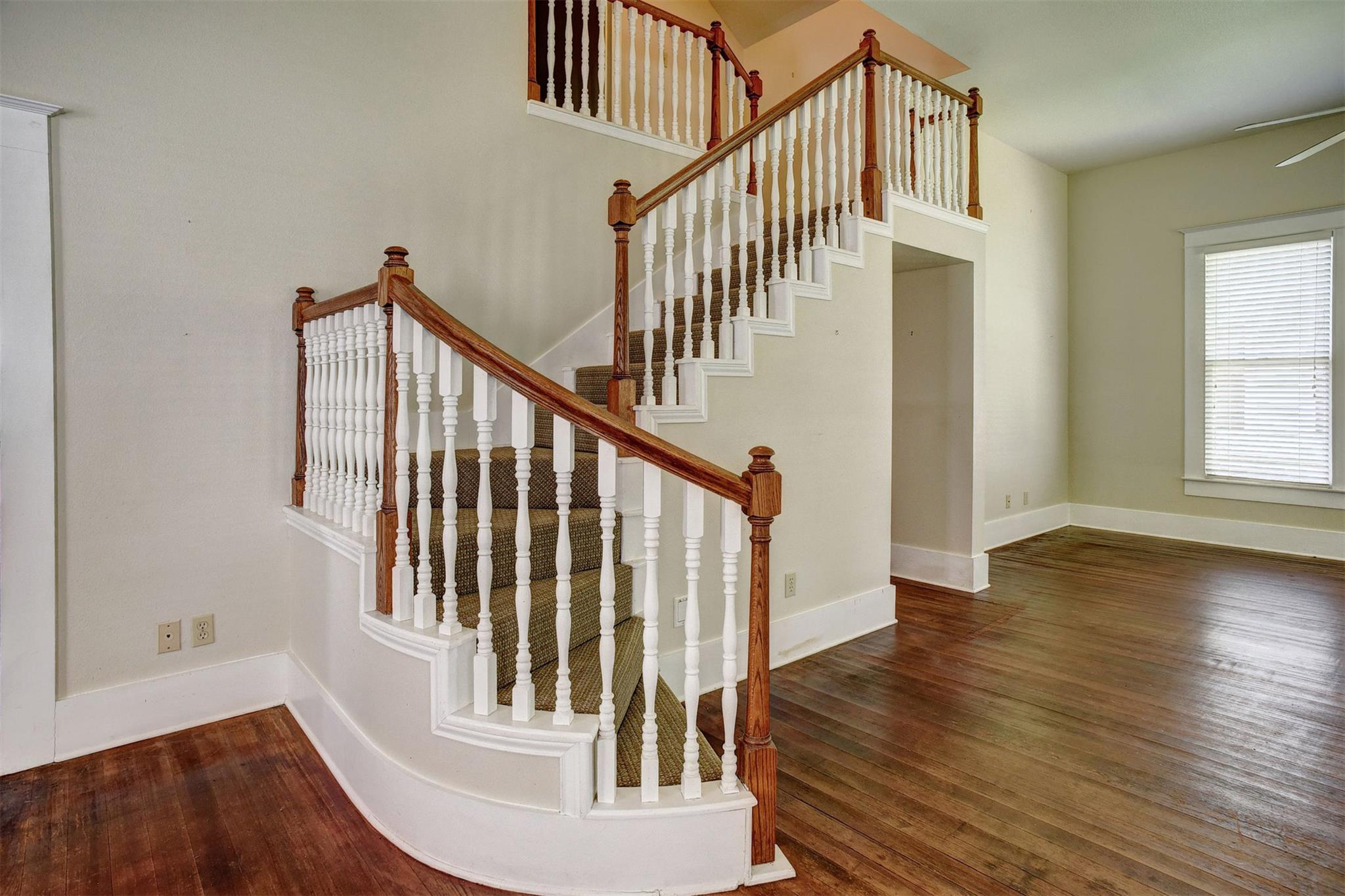 602 Mills St, Smithville, TX 78957