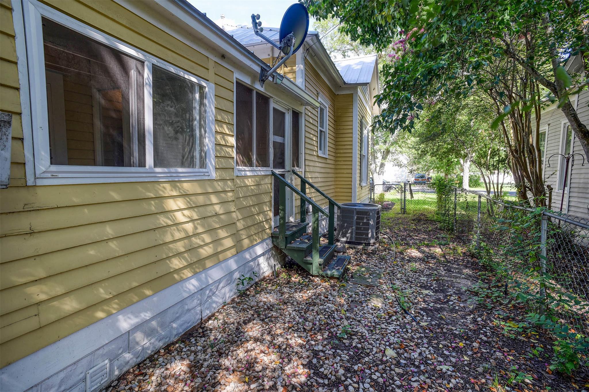 602 Mills St, Smithville, TX 78957