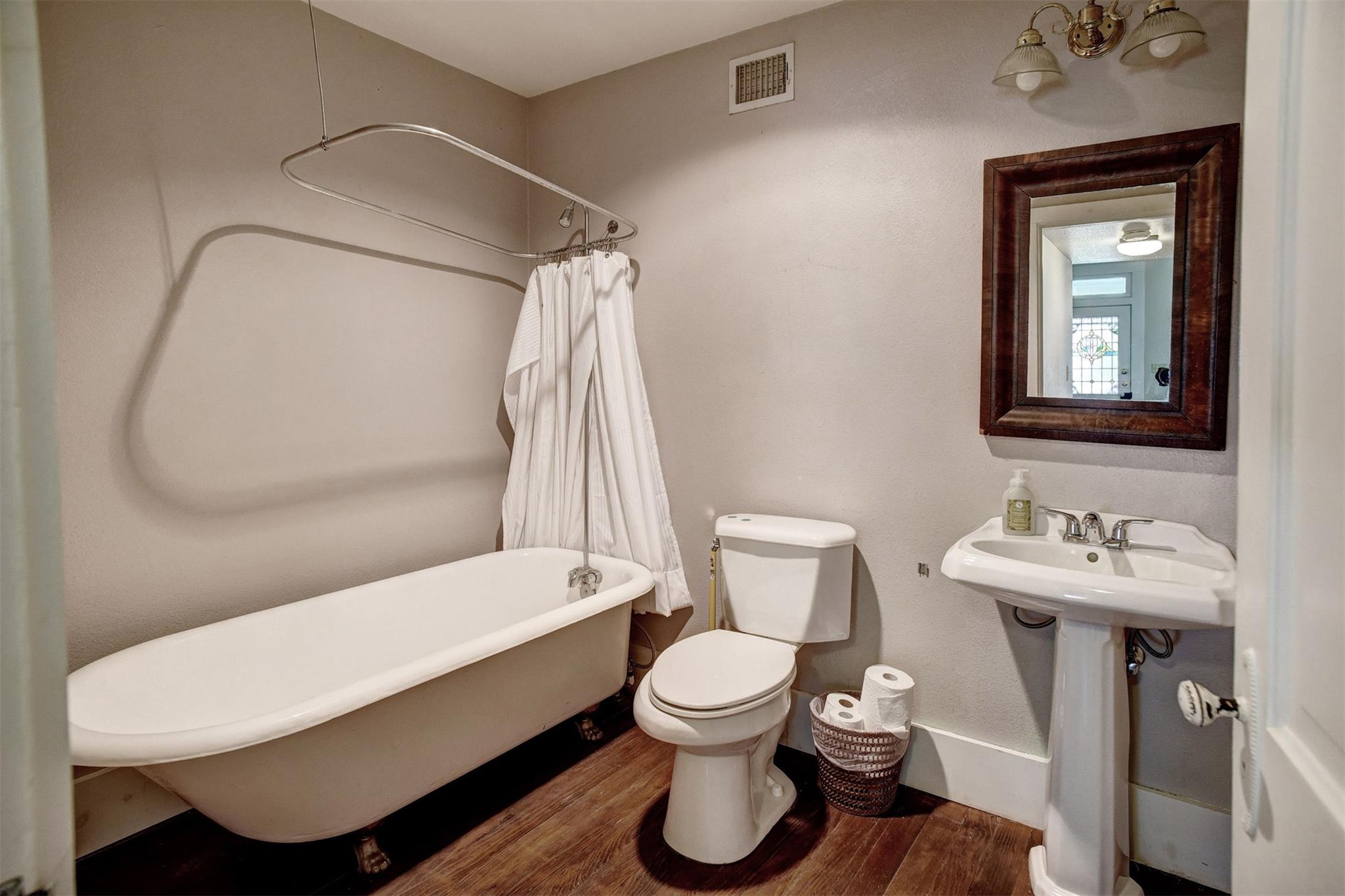 602 Mills St, Smithville, TX 78957