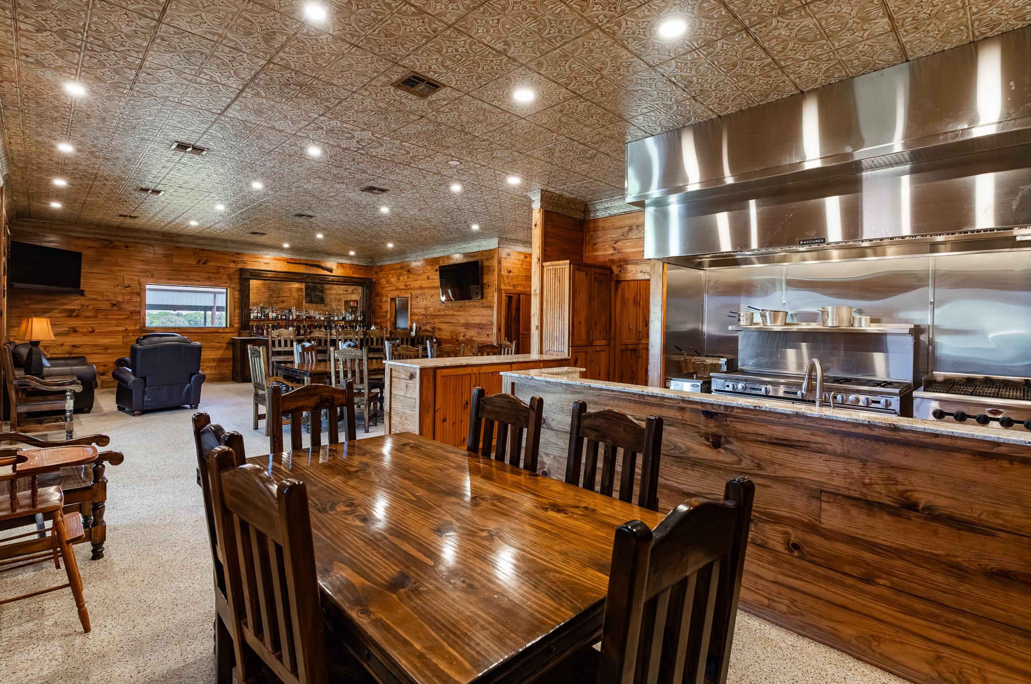 1119 Wolters Rd, Schulenburg, TX 78956