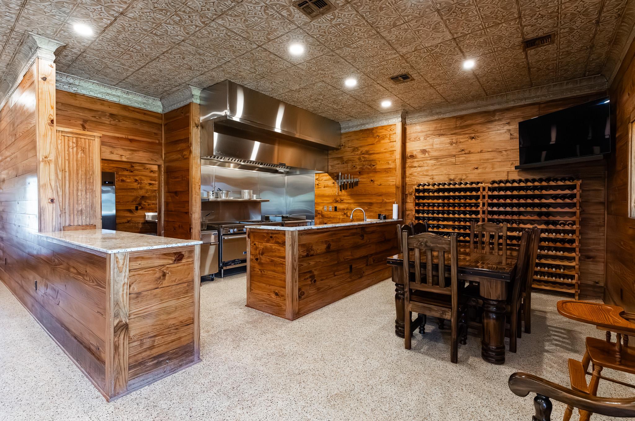 1119 Wolters Rd, Schulenburg, TX 78956