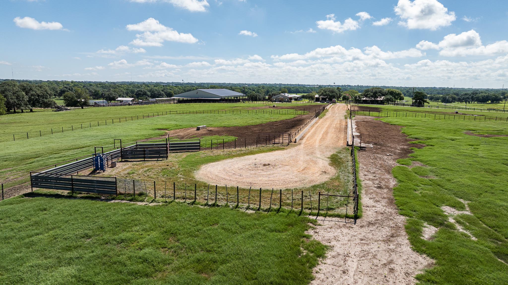 1119 Wolters Rd, Schulenburg, TX 78956