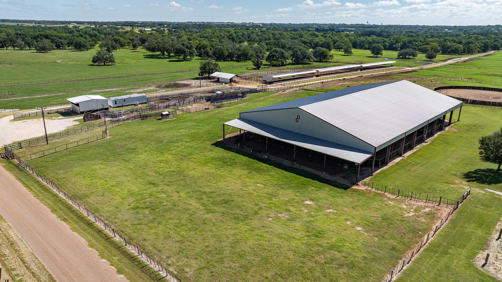 1119 Wolters Rd, Schulenburg, TX 78956