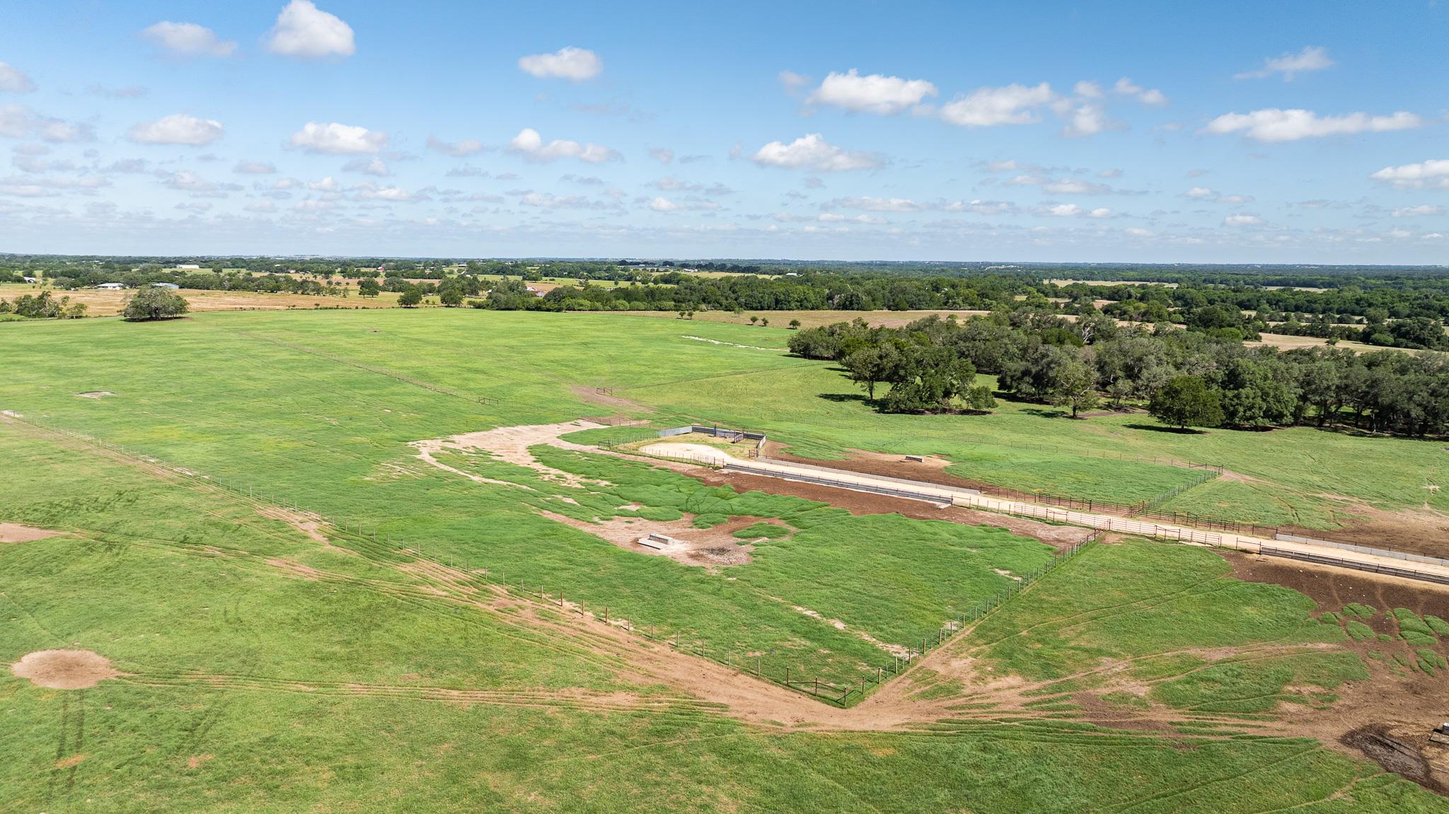 1119 Wolters Rd, Schulenburg, TX 78956