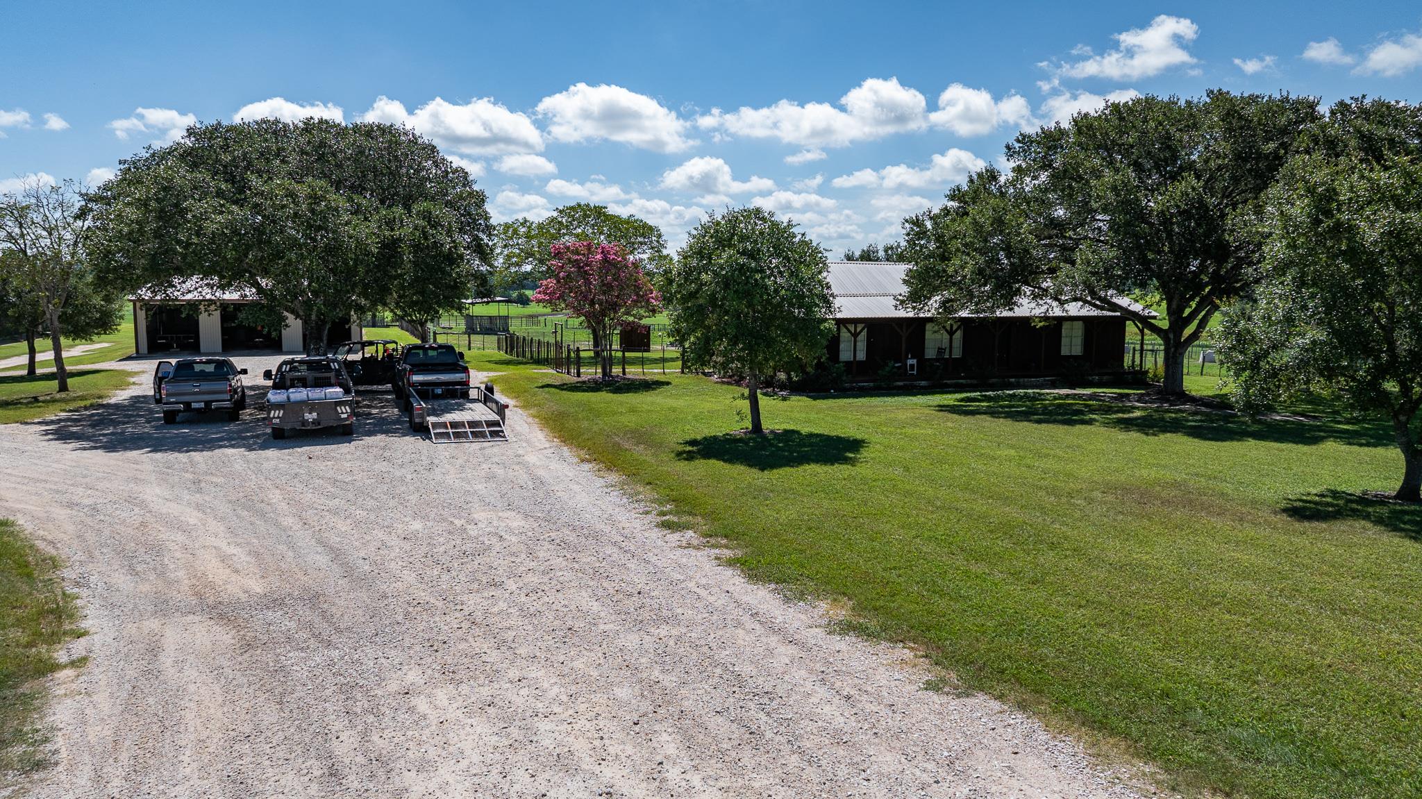 1119 Wolters Rd, Schulenburg, TX 78956