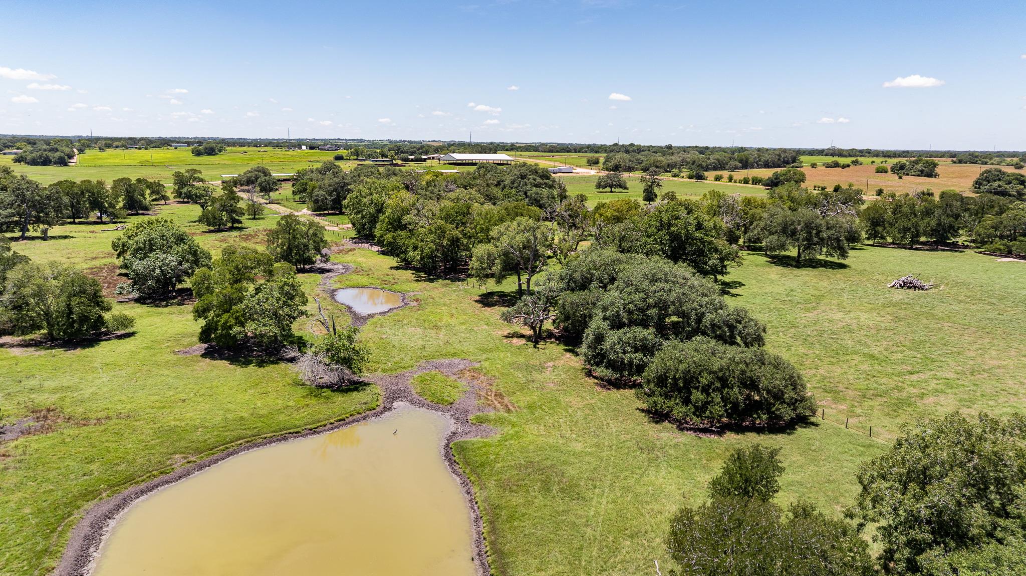 1119 Wolters Rd, Schulenburg, TX 78956