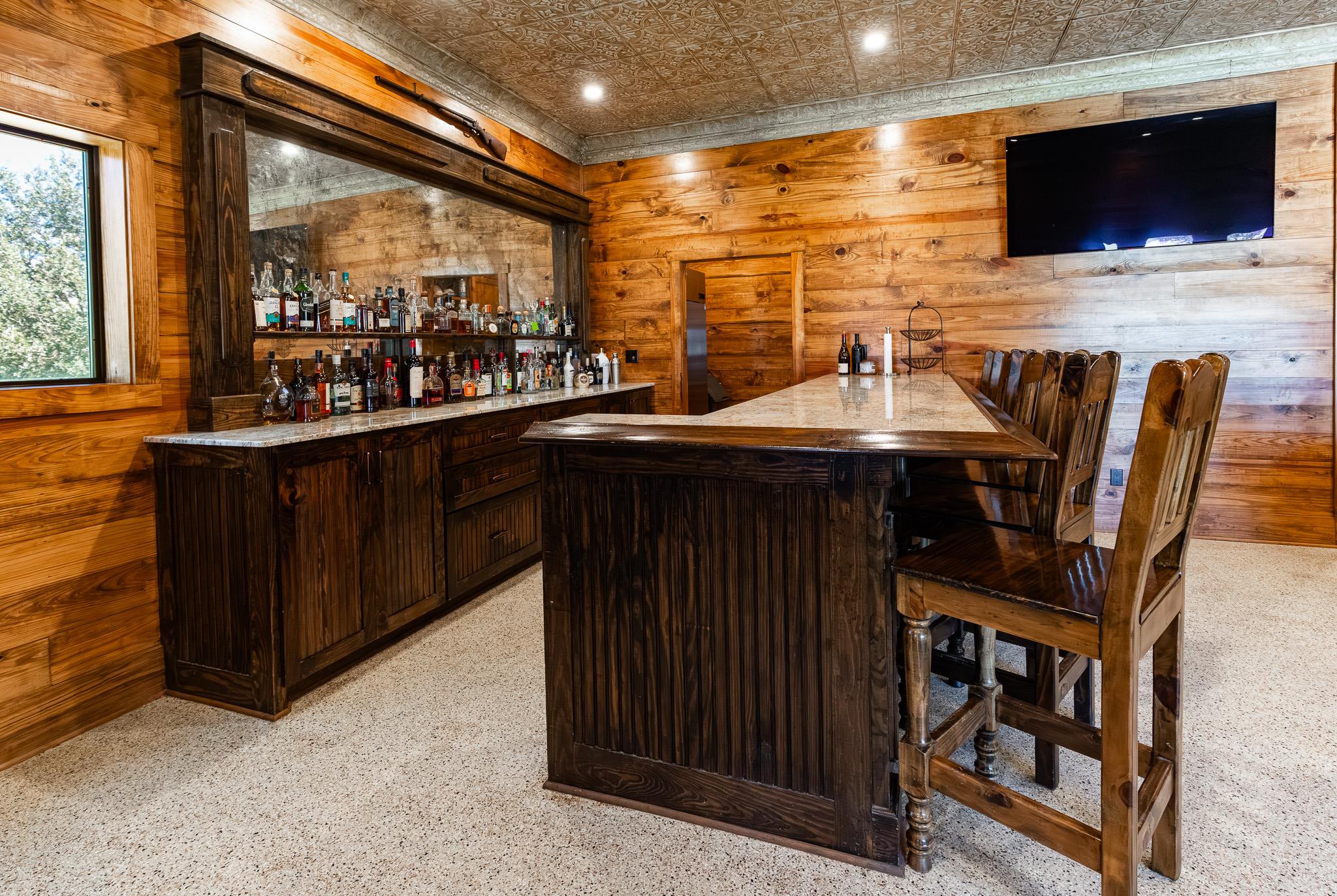 1119 Wolters Rd, Schulenburg, TX 78956