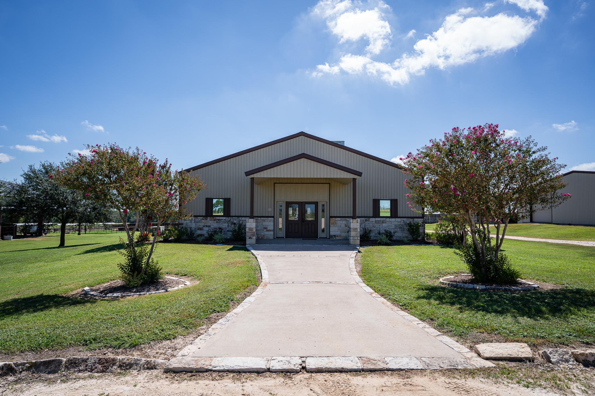 1119 Wolters Rd, Schulenburg, TX 78956