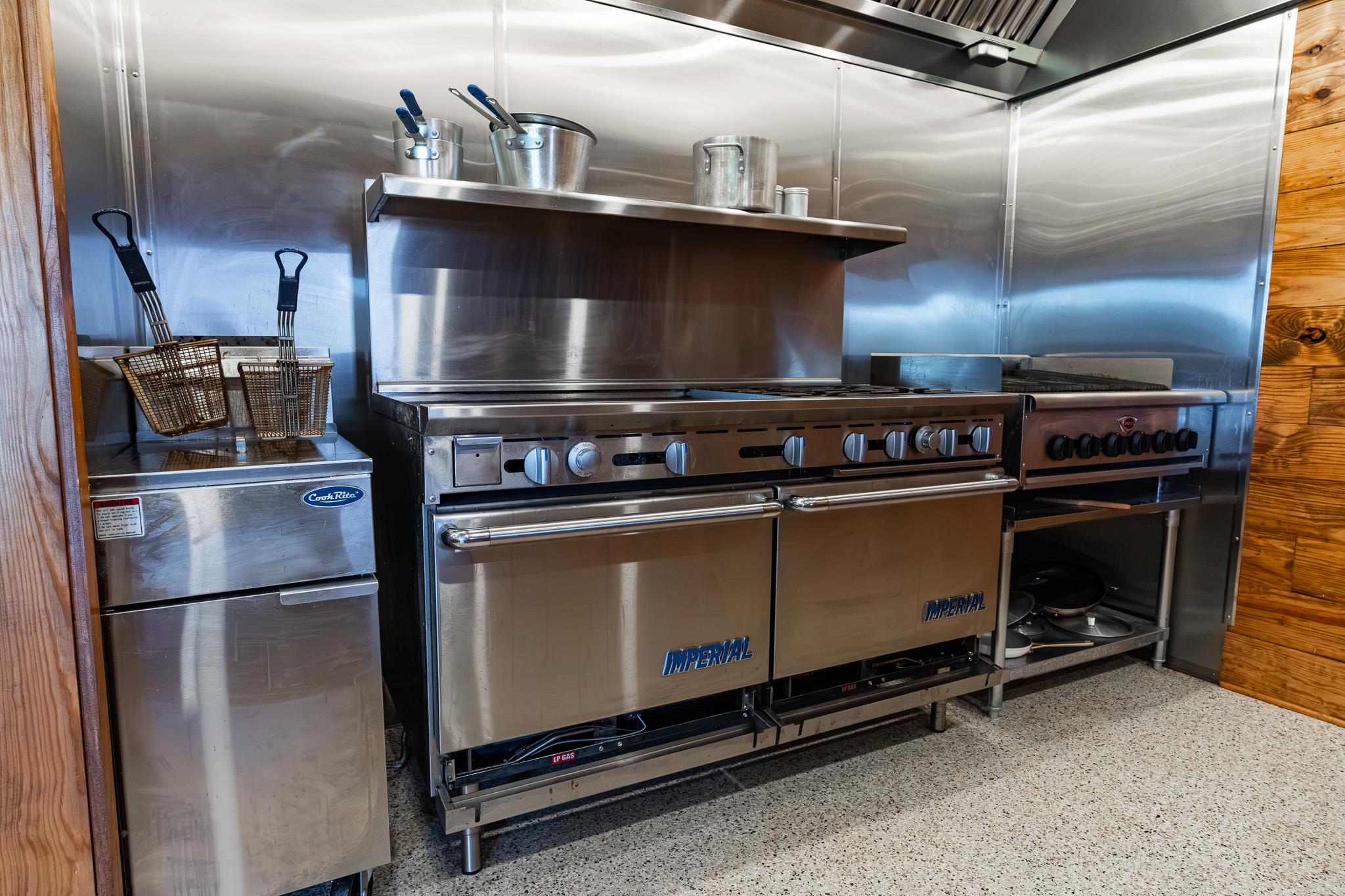 1119 Wolters Rd, Schulenburg, TX 78956