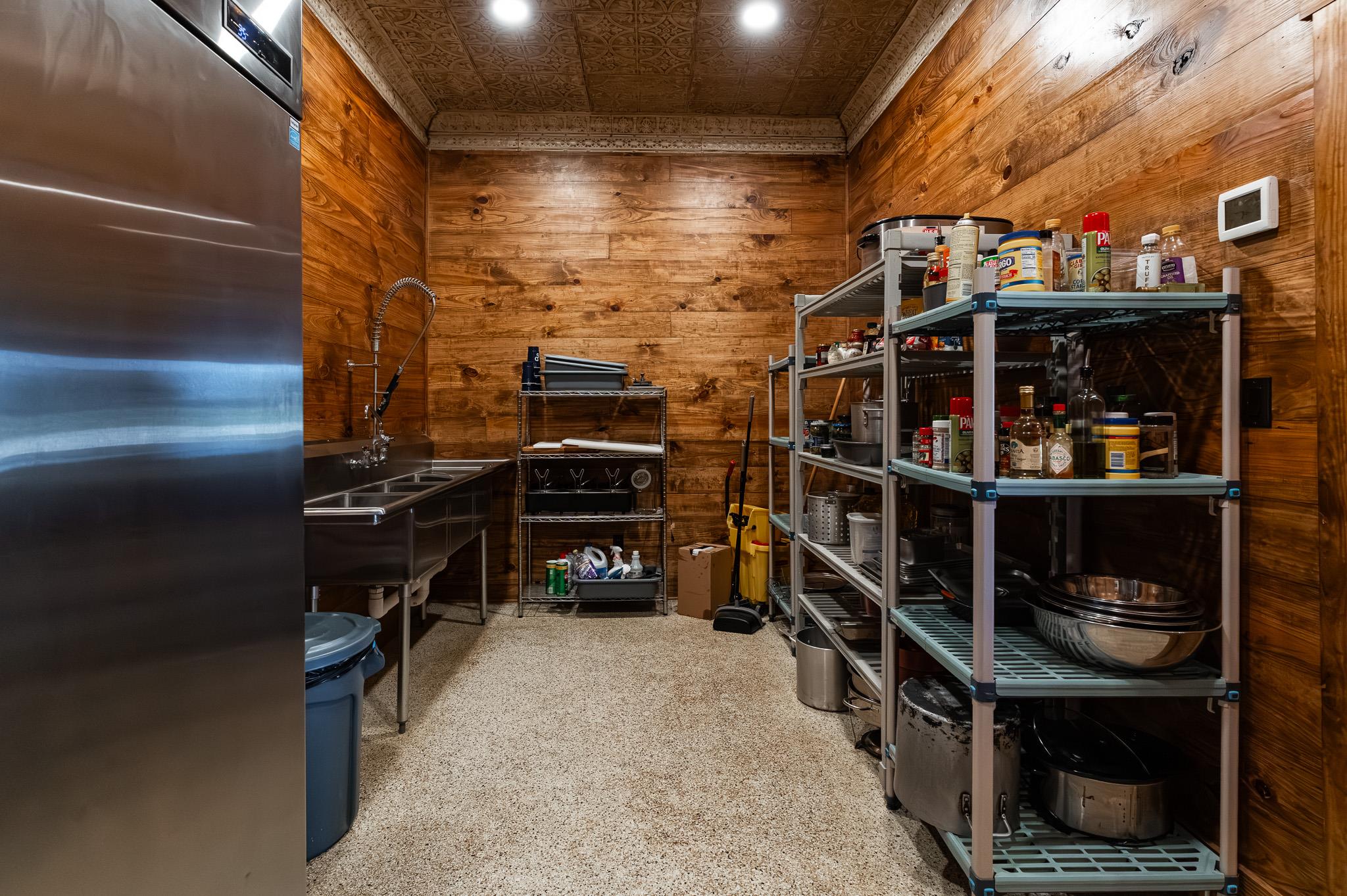 1119 Wolters Rd, Schulenburg, TX 78956