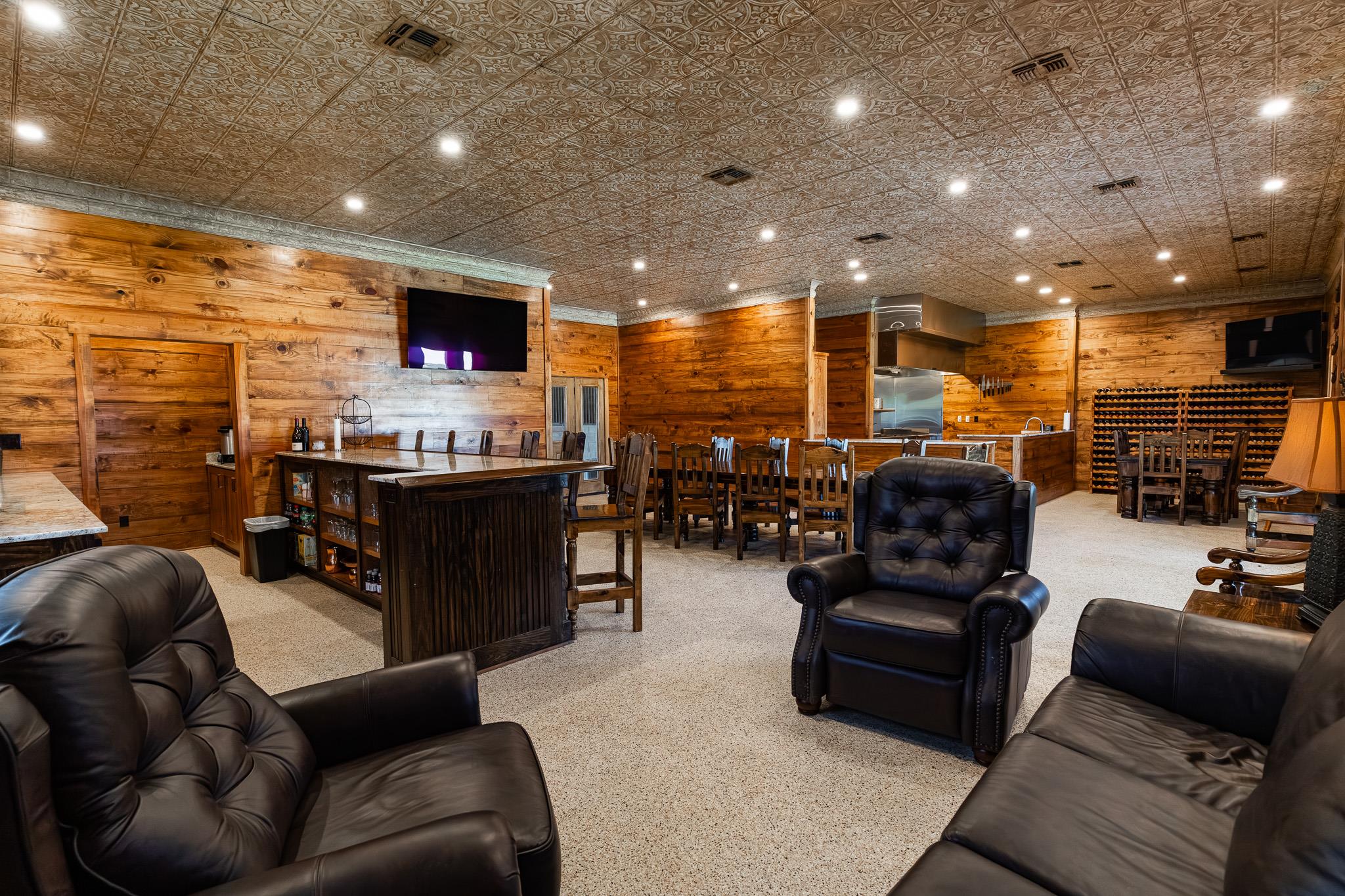 1119 Wolters Rd, Schulenburg, TX 78956