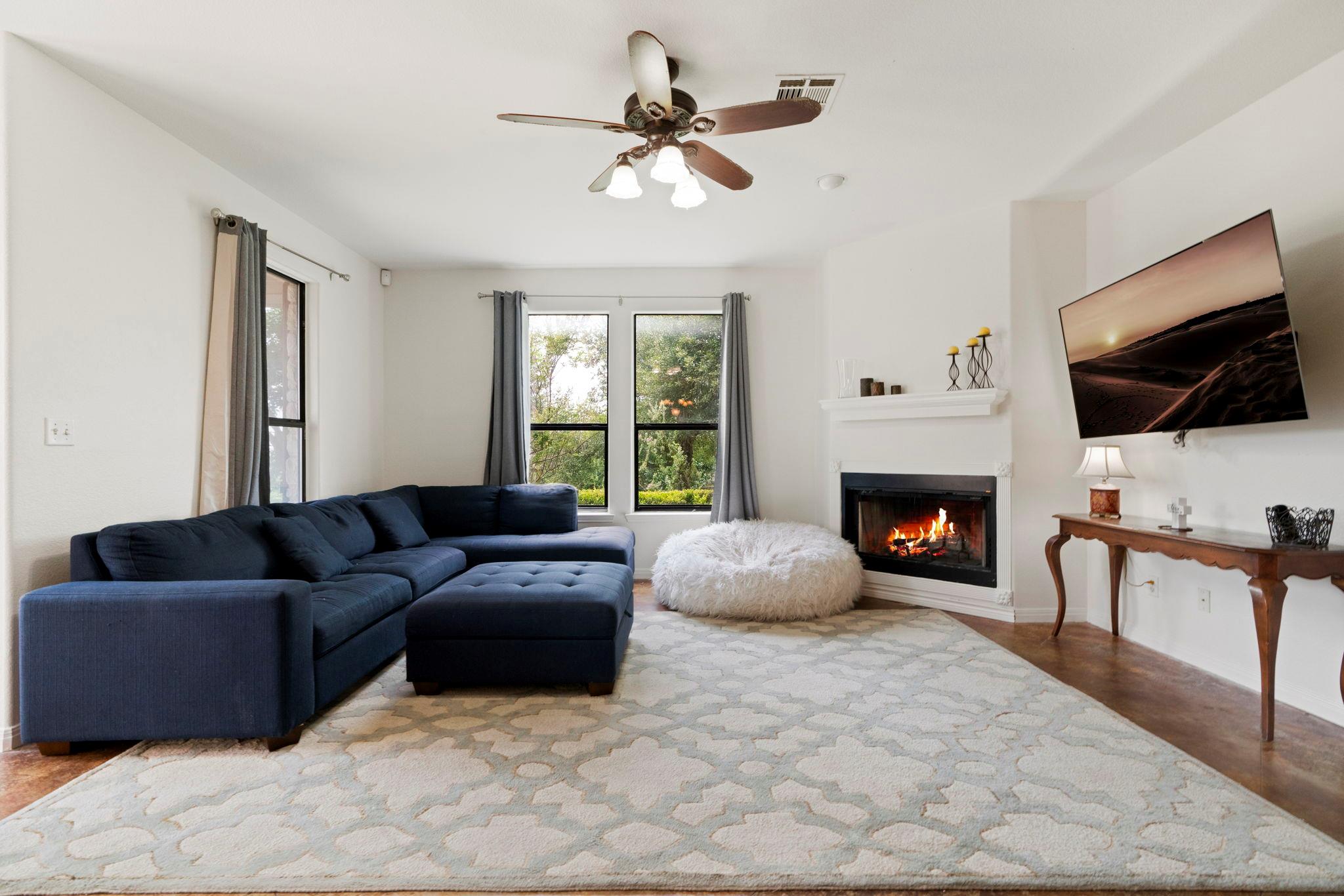 10105 Twin Lake Loop, Dripping Springs, TX 78620