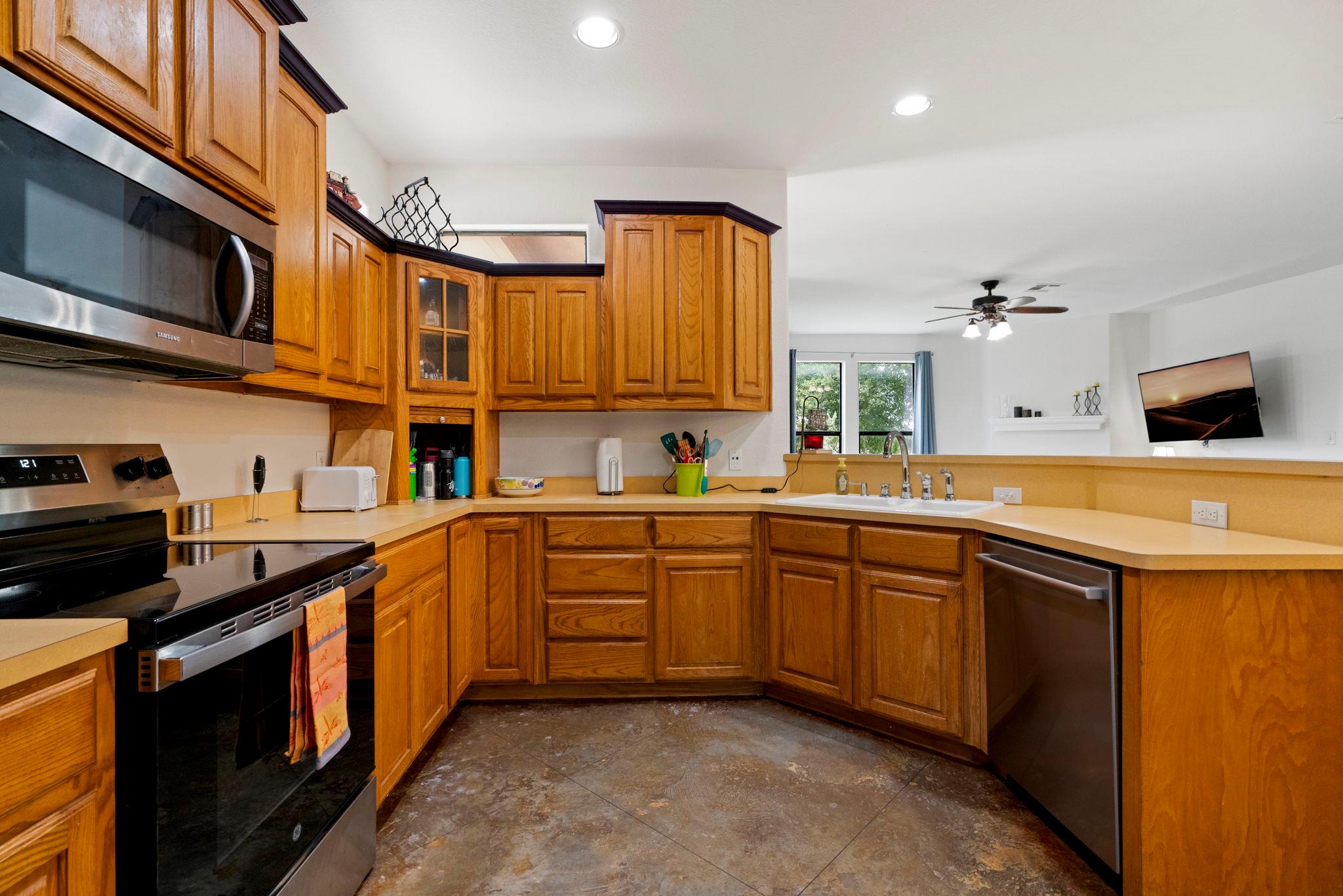 10105 Twin Lake Loop, Dripping Springs, TX 78620