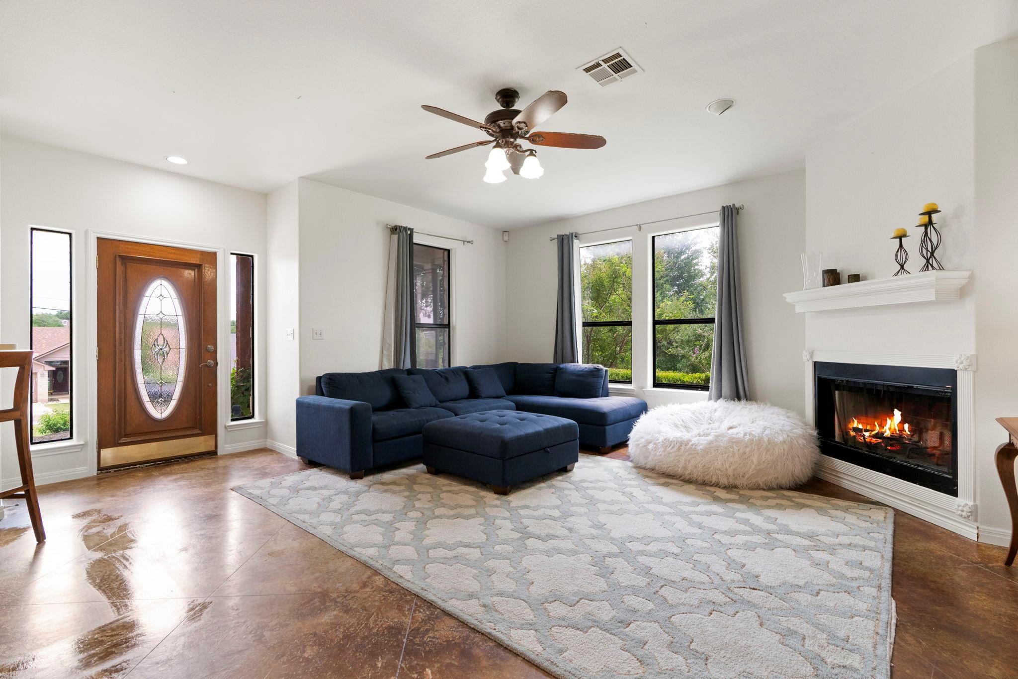 10105 Twin Lake Loop, Dripping Springs, TX 78620