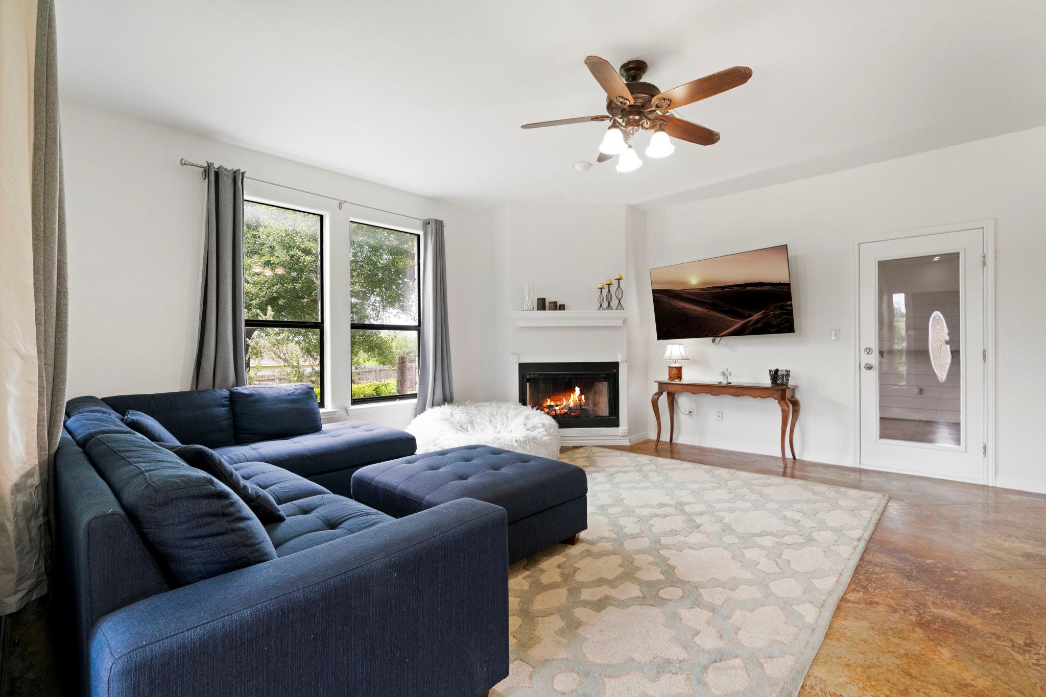 10105 Twin Lake Loop, Dripping Springs, TX 78620