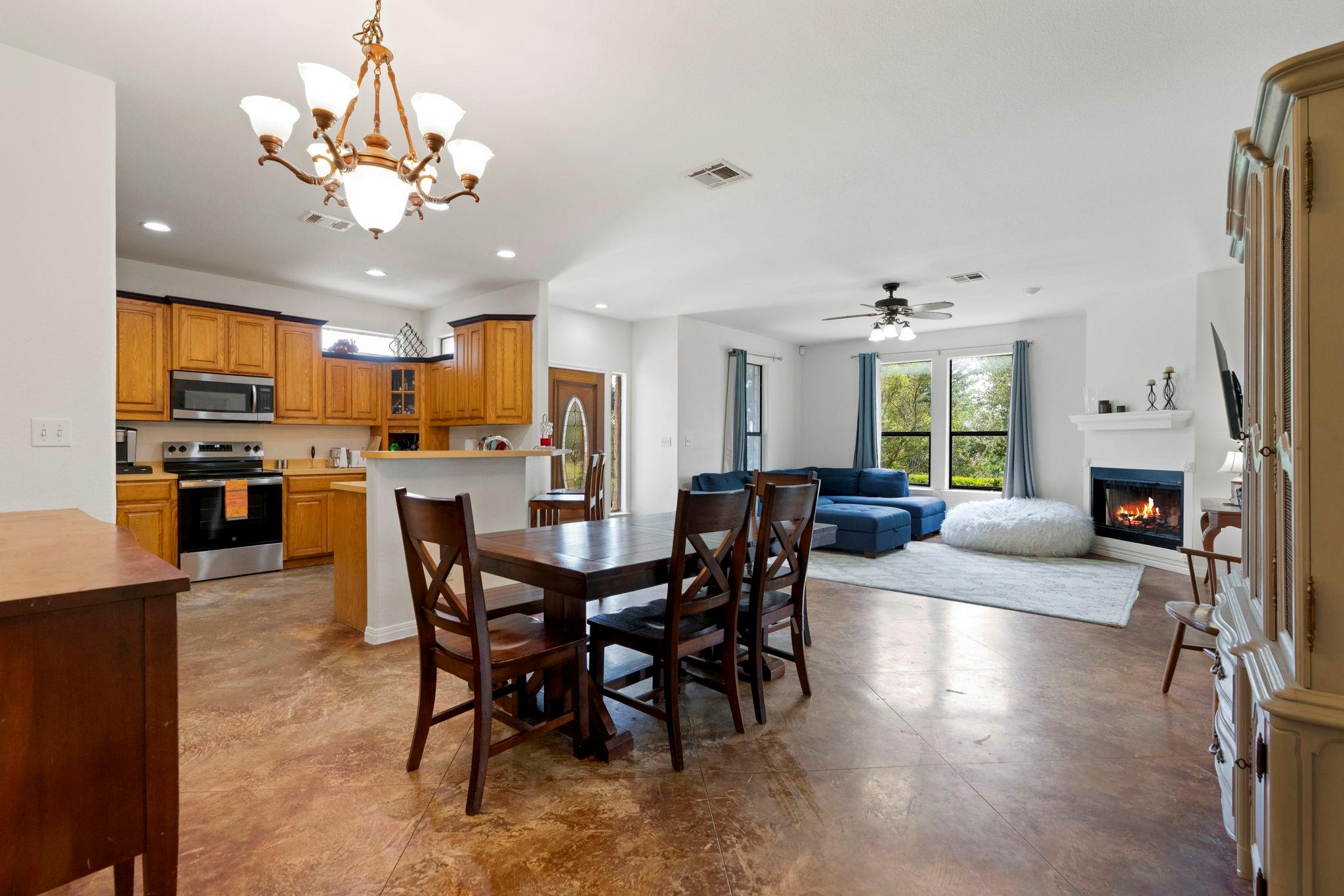 10105 Twin Lake Loop, Dripping Springs, TX 78620