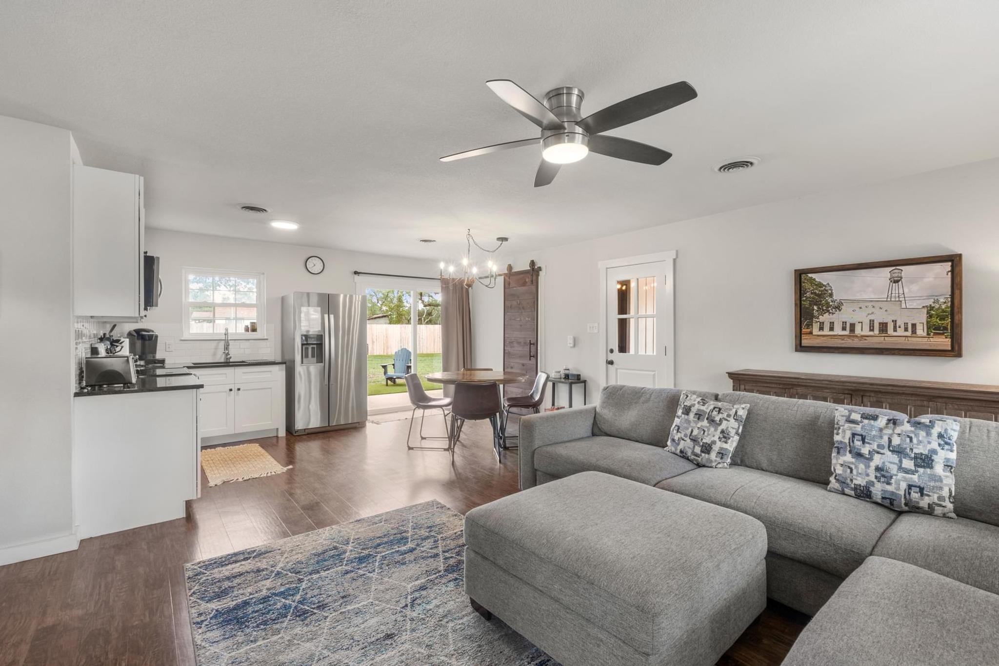 219 S Bluff St, Dripping Springs, TX 78620