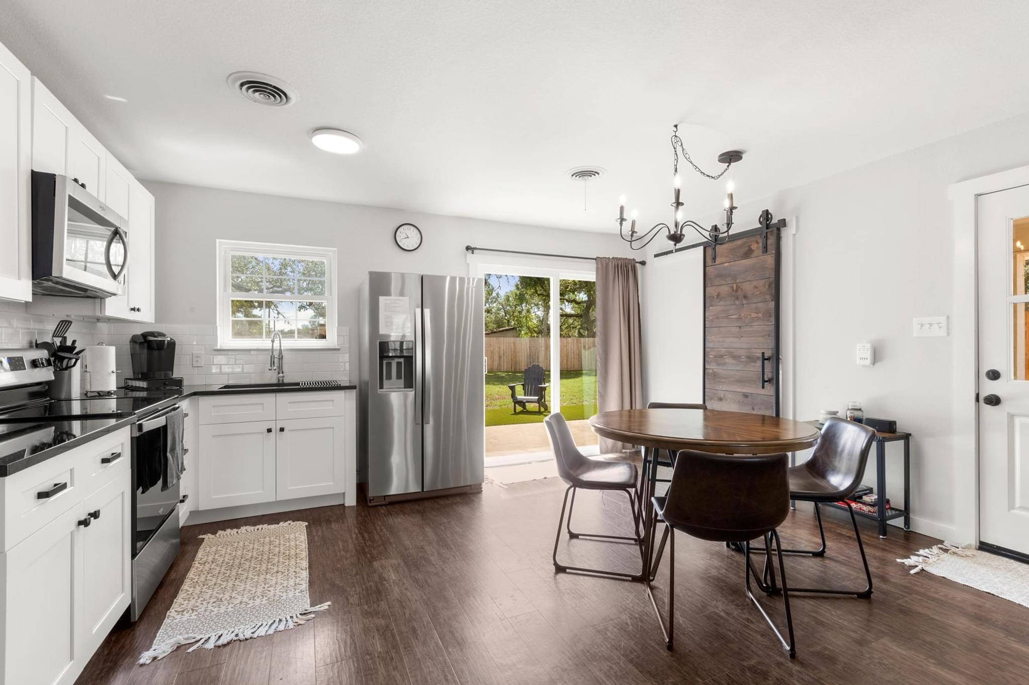 219 S Bluff St, Dripping Springs, TX 78620