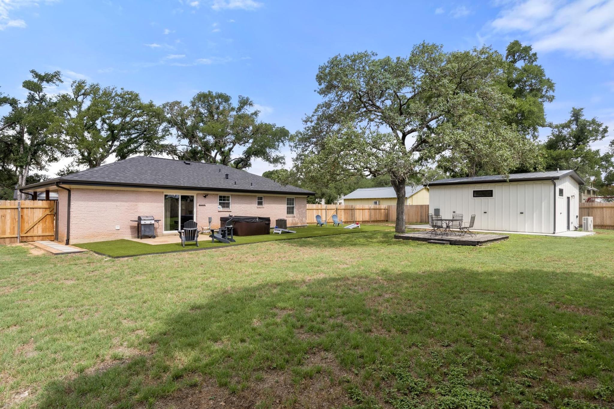 219 S Bluff St, Dripping Springs, TX 78620