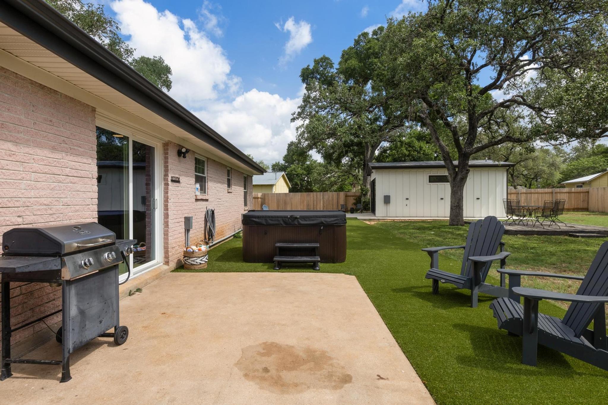 219 S Bluff St, Dripping Springs, TX 78620
