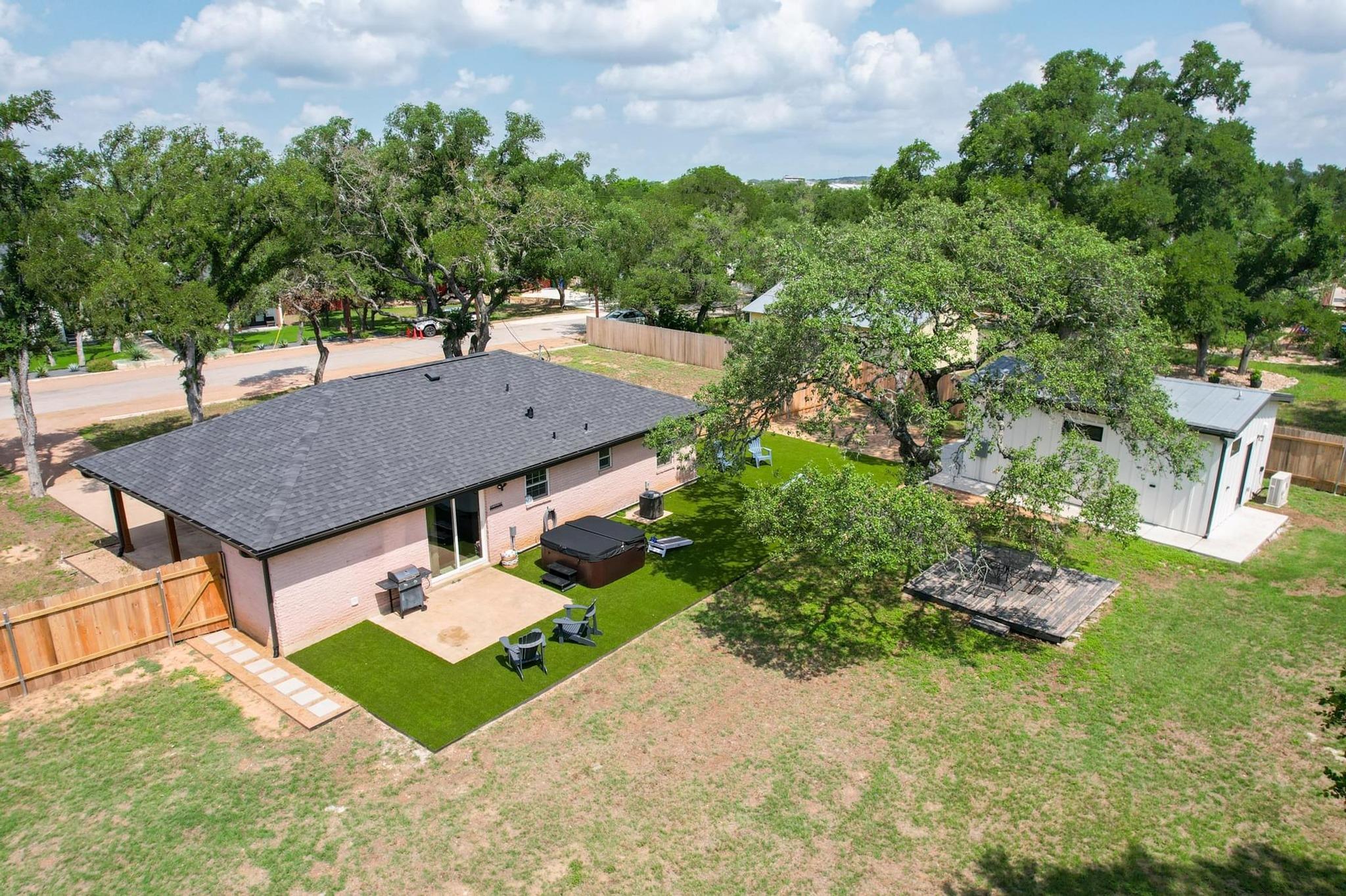 219 S Bluff St, Dripping Springs, TX 78620