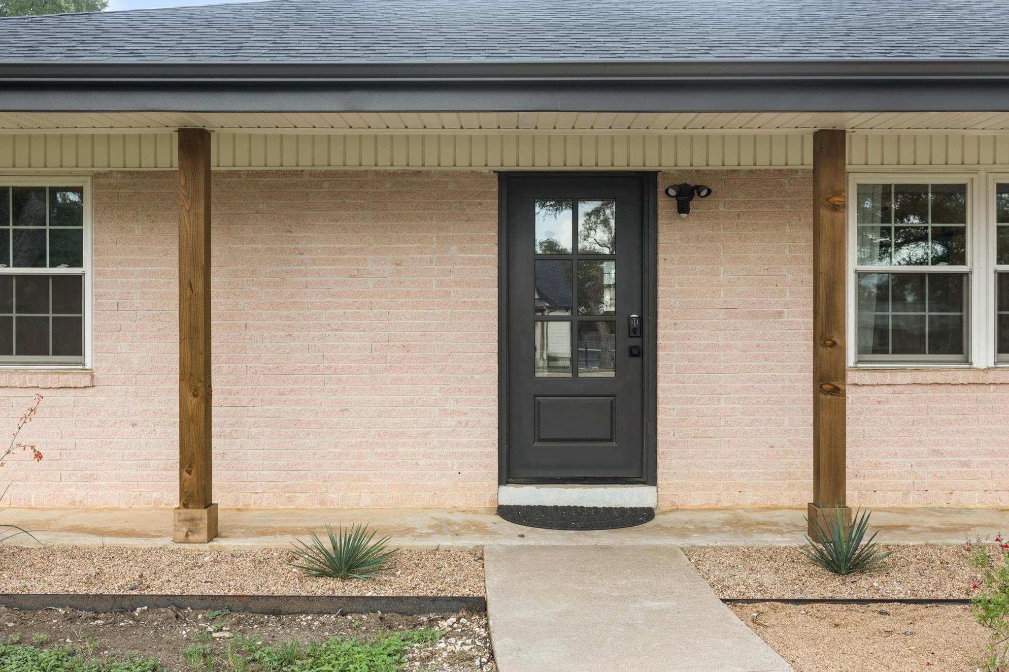 219 S Bluff St, Dripping Springs, TX 78620