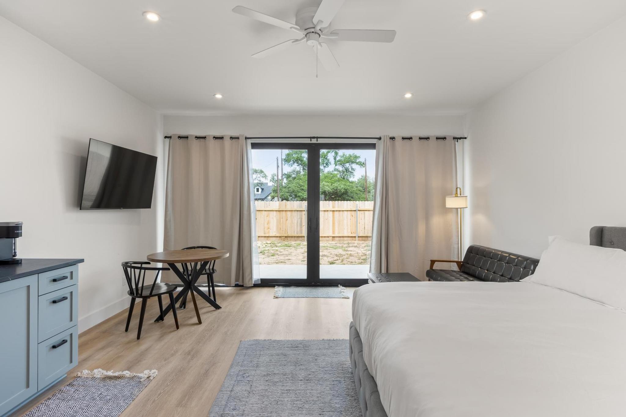 219 S Bluff St, Dripping Springs, TX 78620