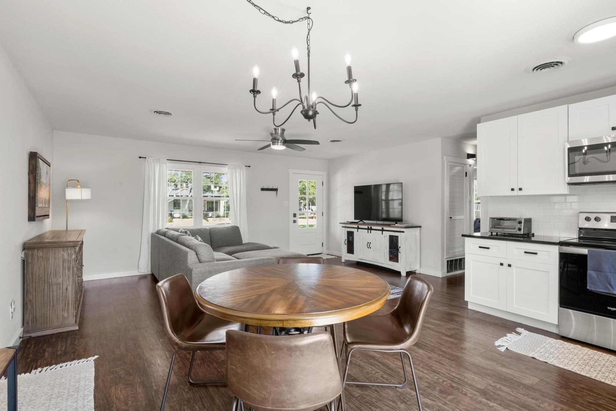 219 S Bluff St, Dripping Springs, TX 78620