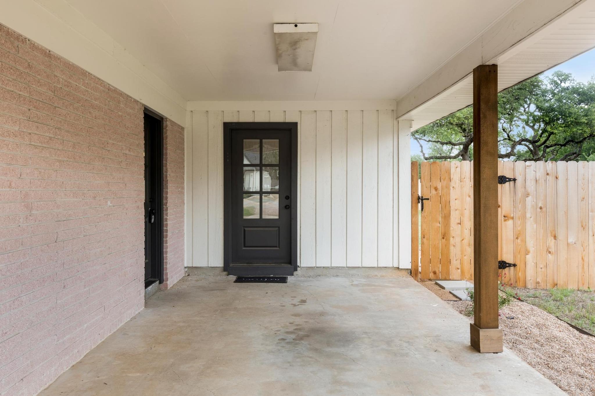 219 S Bluff St, Dripping Springs, TX 78620